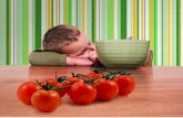 jongen met tomaat