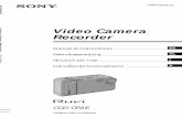 Video Camera Recorder - Sony Latin...Fijación de la tapa del objetivo Fije la tapa suministrada en el objetivo. (1) Encaje el extremo de la tapa del objetivo en la cavidad. (2) Ejerza